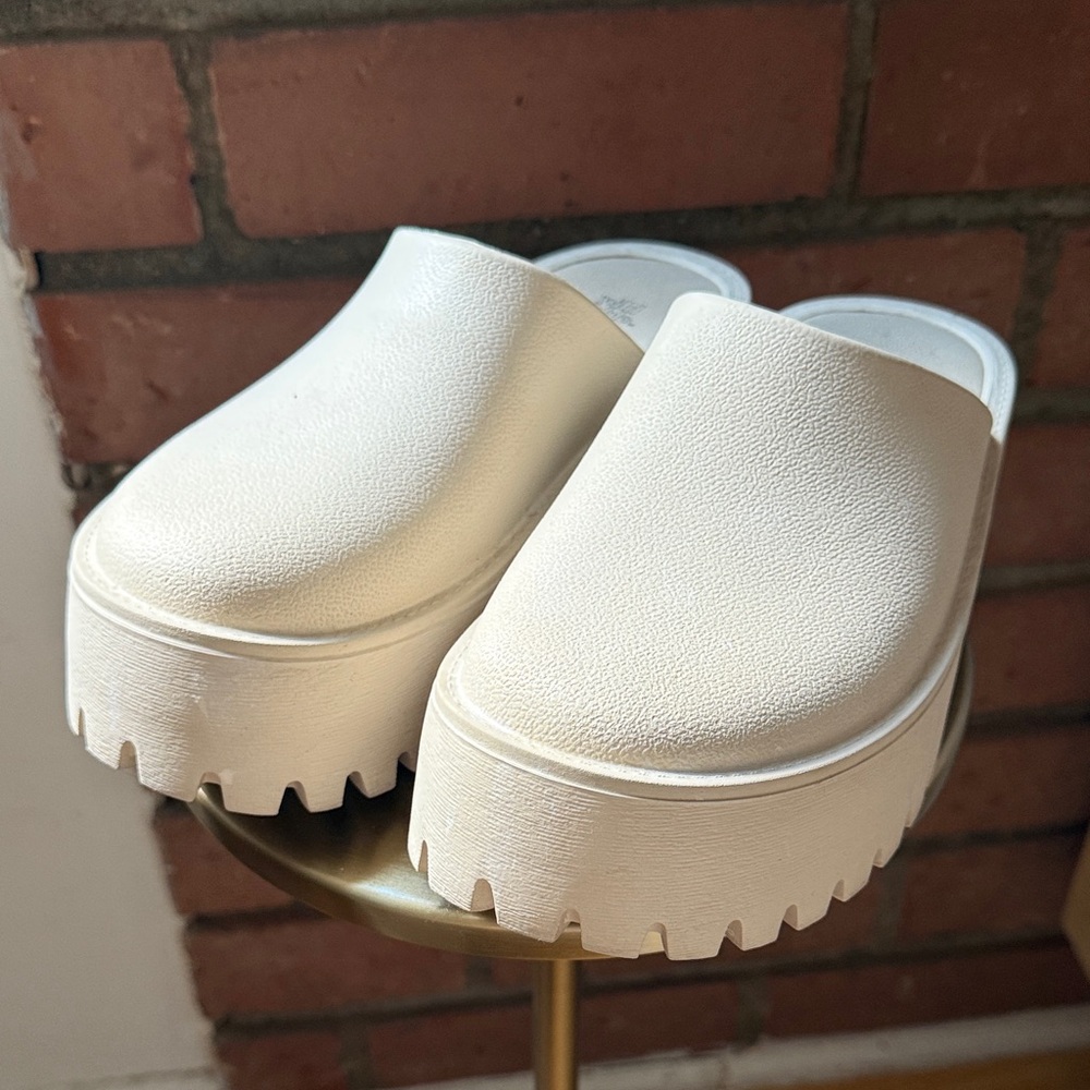 SOLD Wild Fable Foam Clog